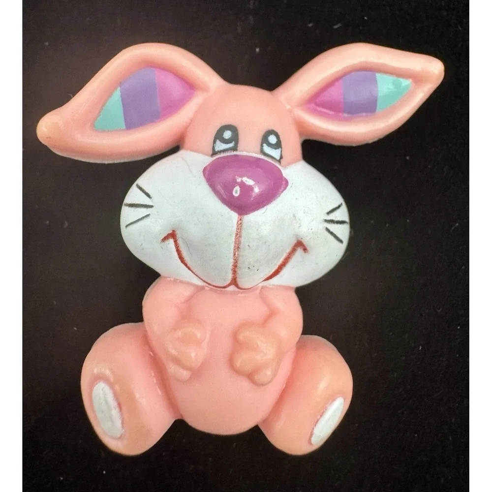 Vintage RUSS Bunny Rabbit Brooch Pink Resin Easter Novelty Lapel Pin - Picture 4 of 9